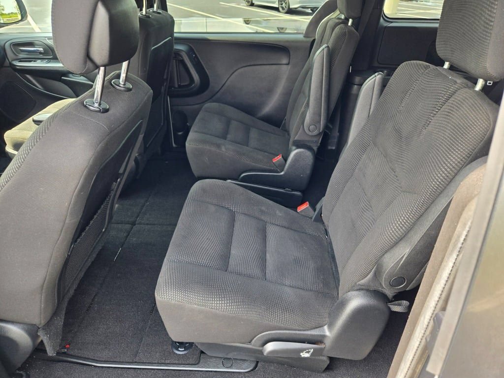 Used 2020 Dodge Grand Caravan SE FWD image 14