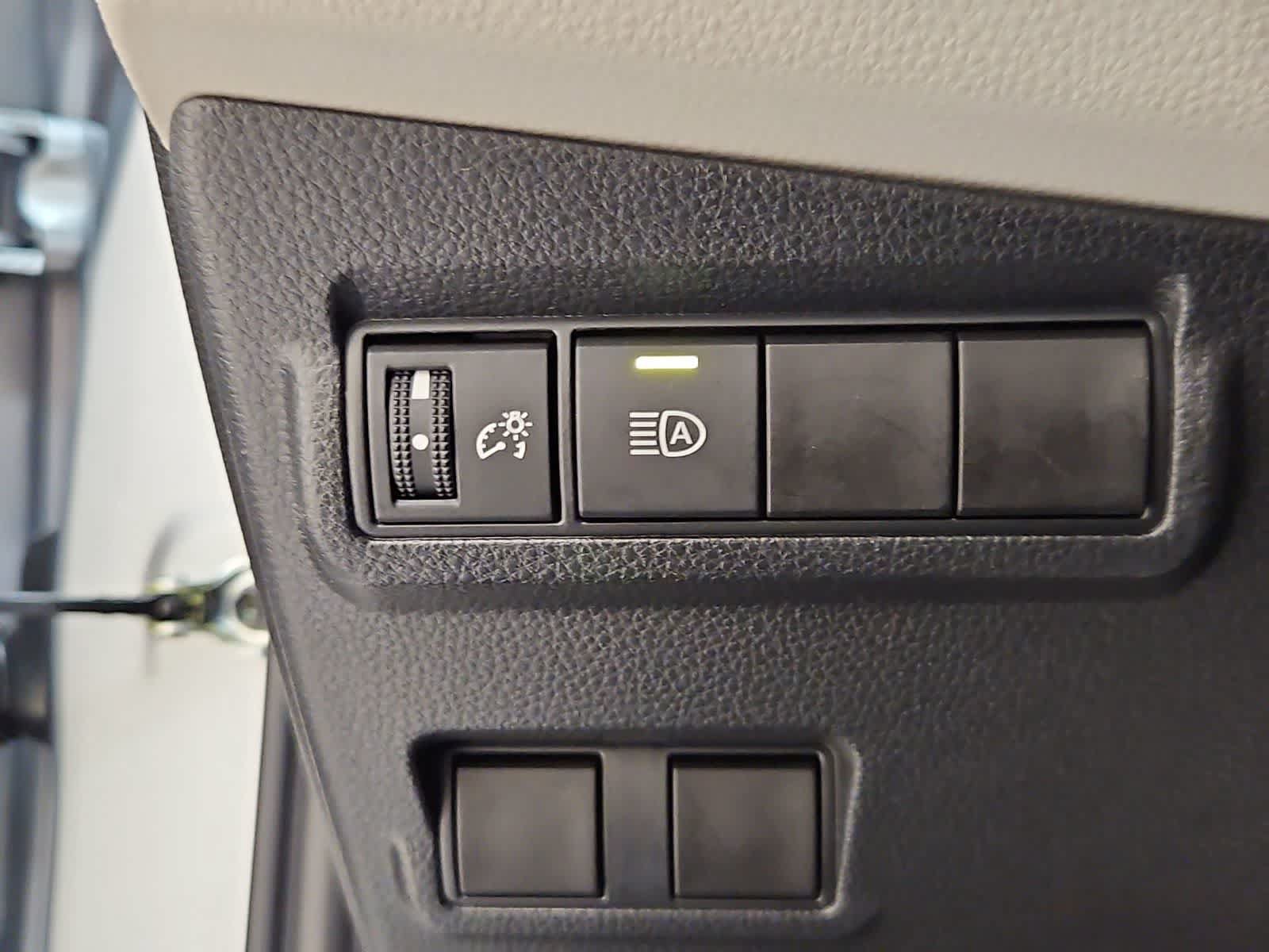 Used 2024 Toyota Corolla Cross L FWD image 30