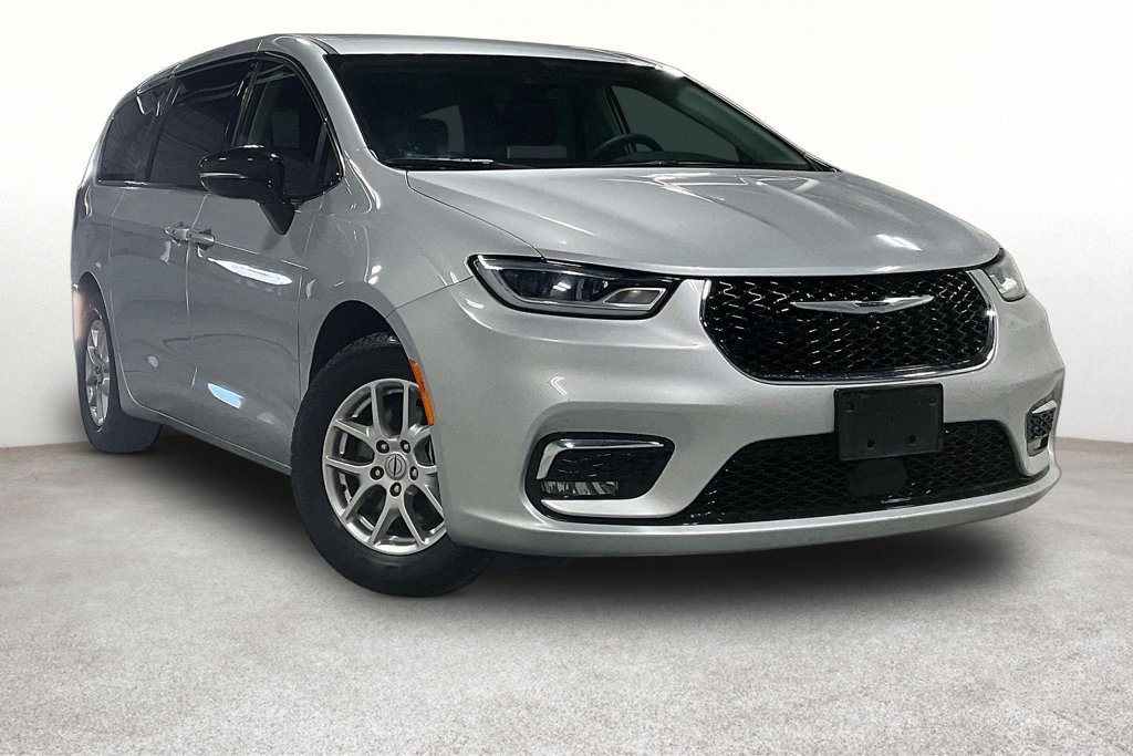 Used 2024 Chrysler Pacifica Touring-L