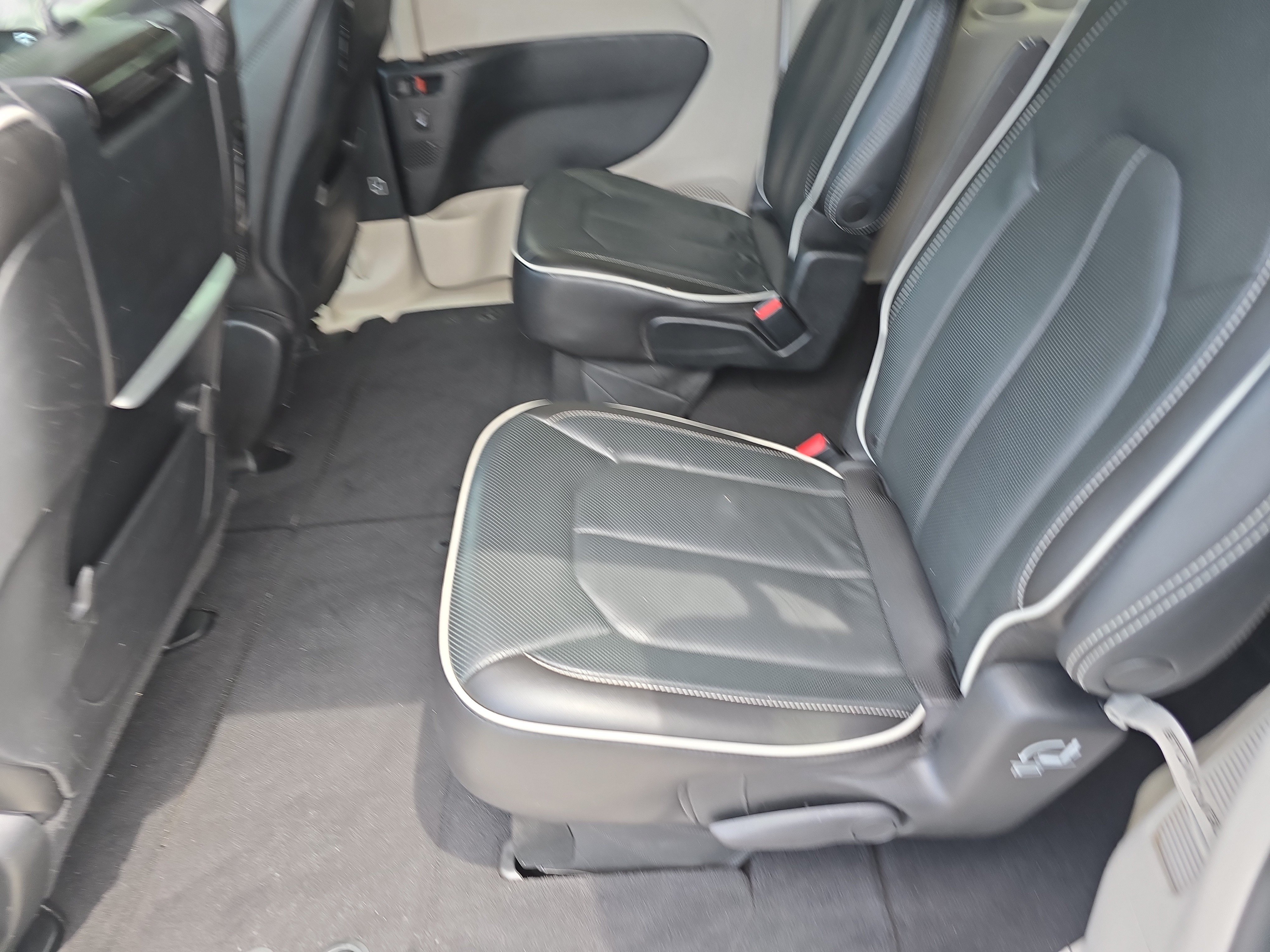 Used 2023 Chrysler Pacifica Limited w/ Uconnect Theater Family Group AWD/4WD image 14