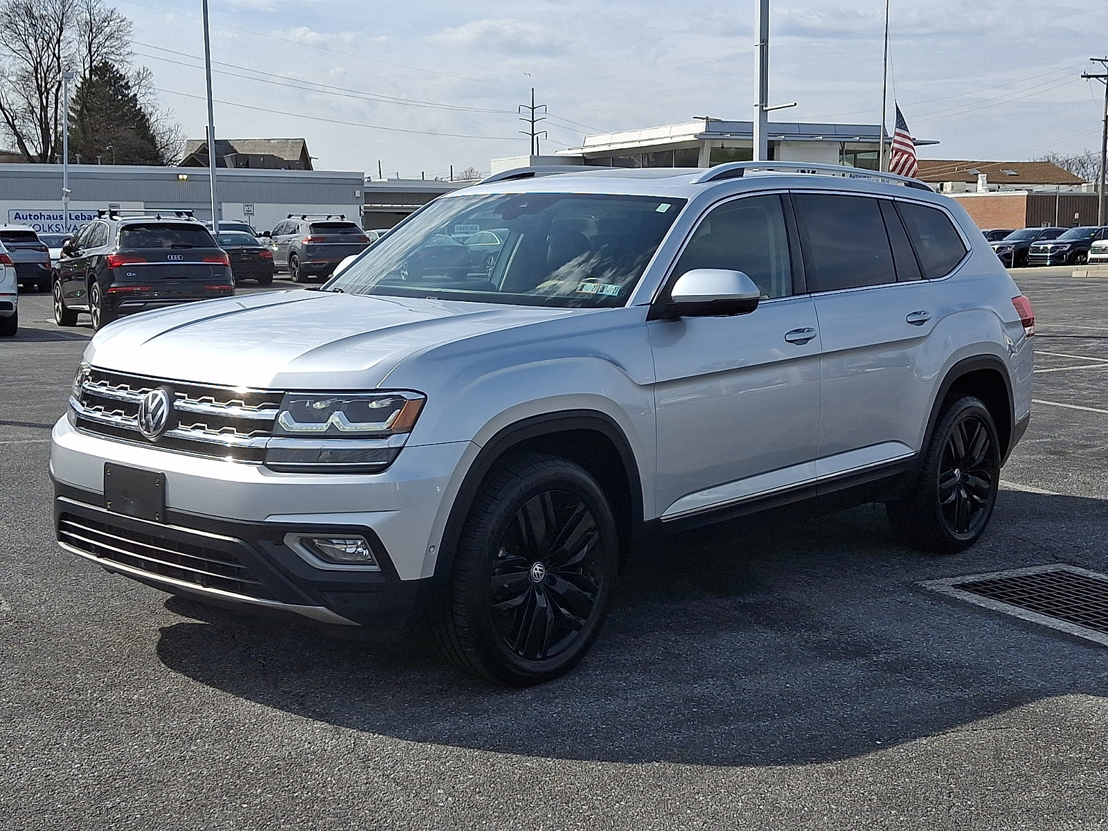 Used 2018 Volkswagen Atlas SEL Premium image 3