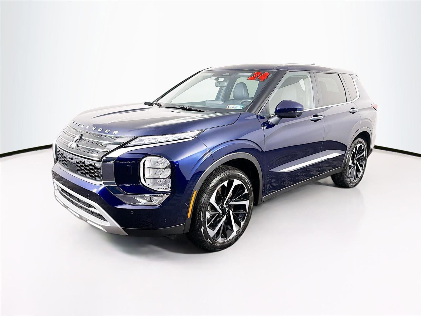 Used 2024 Mitsubishi Outlander SE AWD/4WD image 3