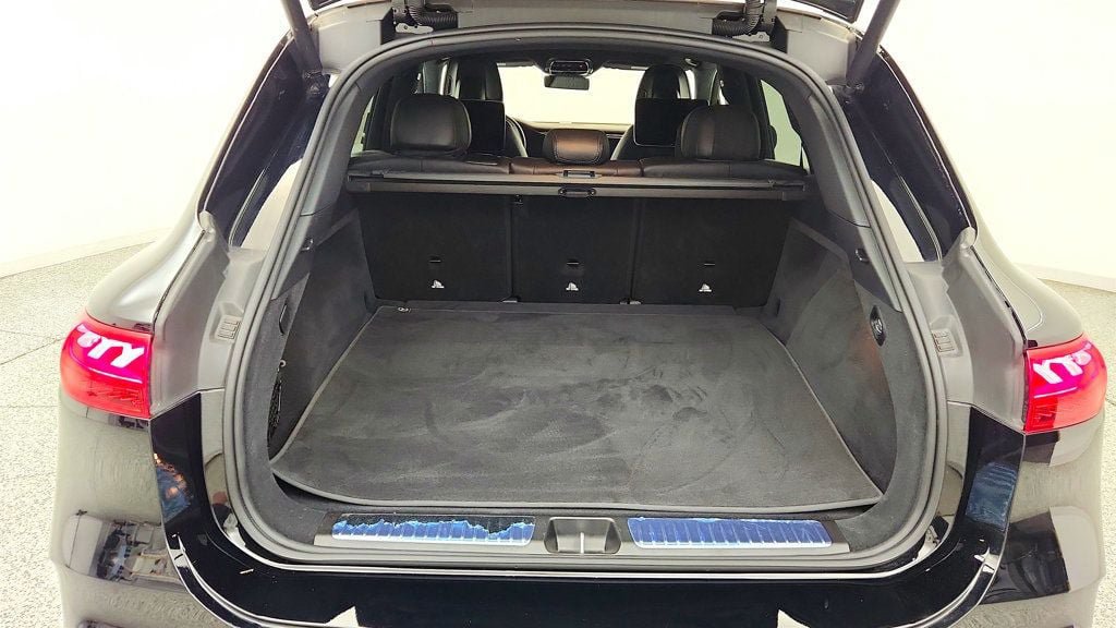 Used 2023 Mercedes-Benz EQS 580 4MATIC SUV w/ Acoustic Comfort Package image 21
