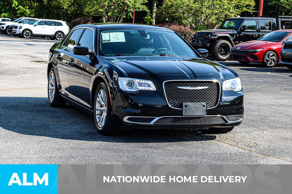 Used 2017 Chrysler 300 Limited RWD image 5