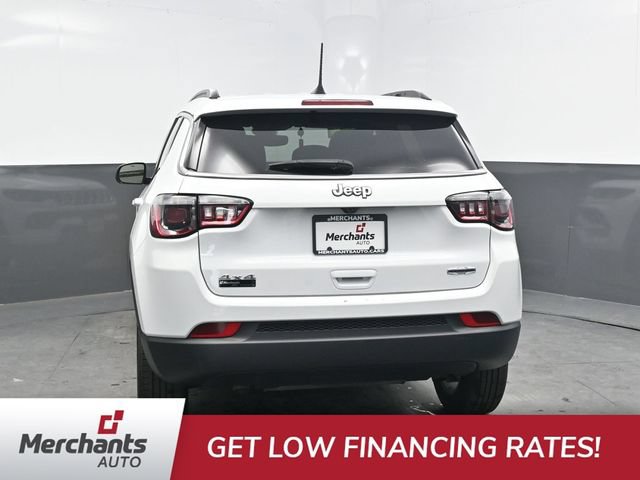 Used 2025 Jeep Compass Latitude AWD/4WD image 5