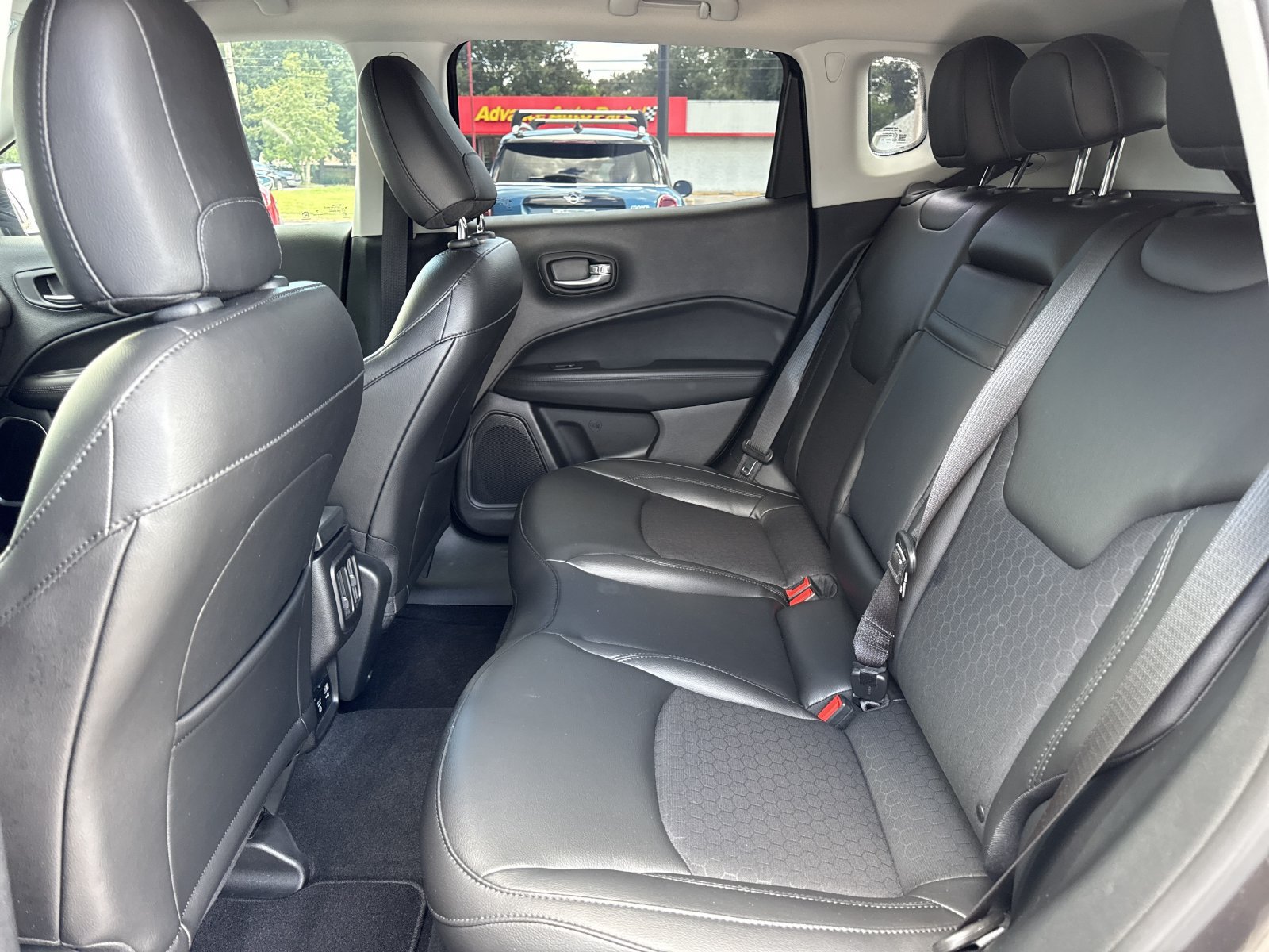Used 2019 Jeep Compass Latitude FWD image 11