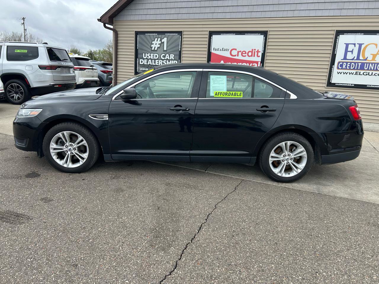 Used 2017 Ford Taurus SE FWD image 8