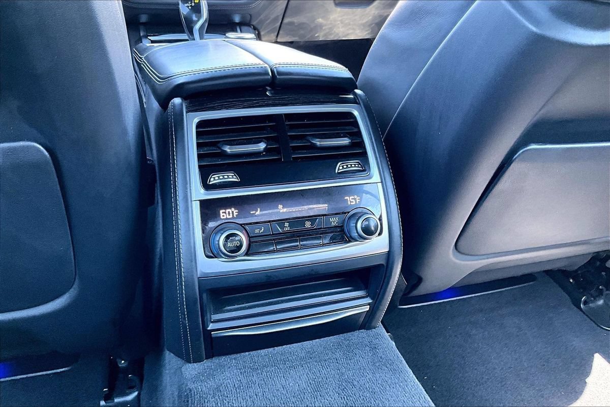 Used 2021 BMW 750i xDrive w/ M Sport Package AWD/4WD image 36