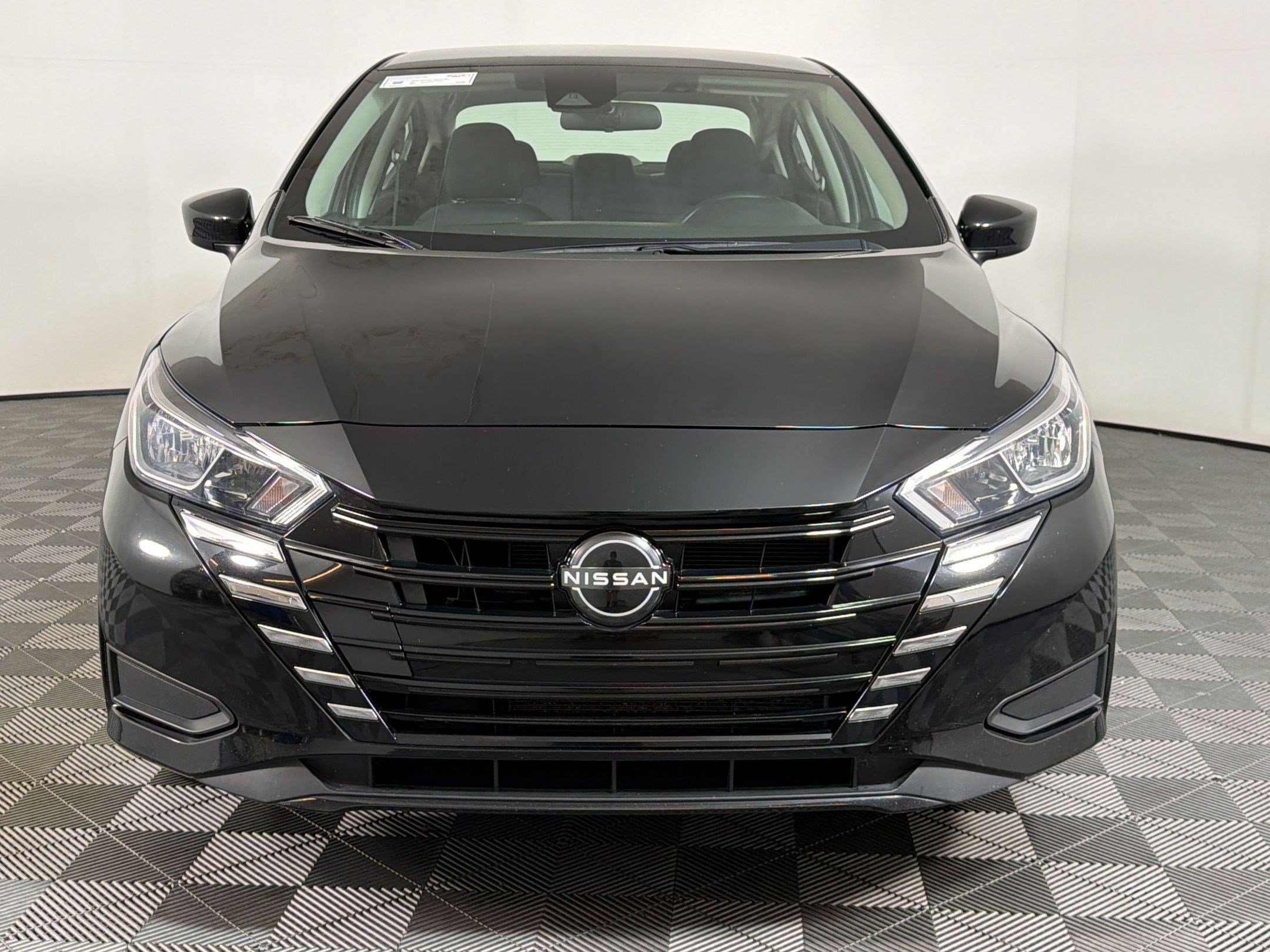 Used 2023 Nissan Versa SV FWD image 5