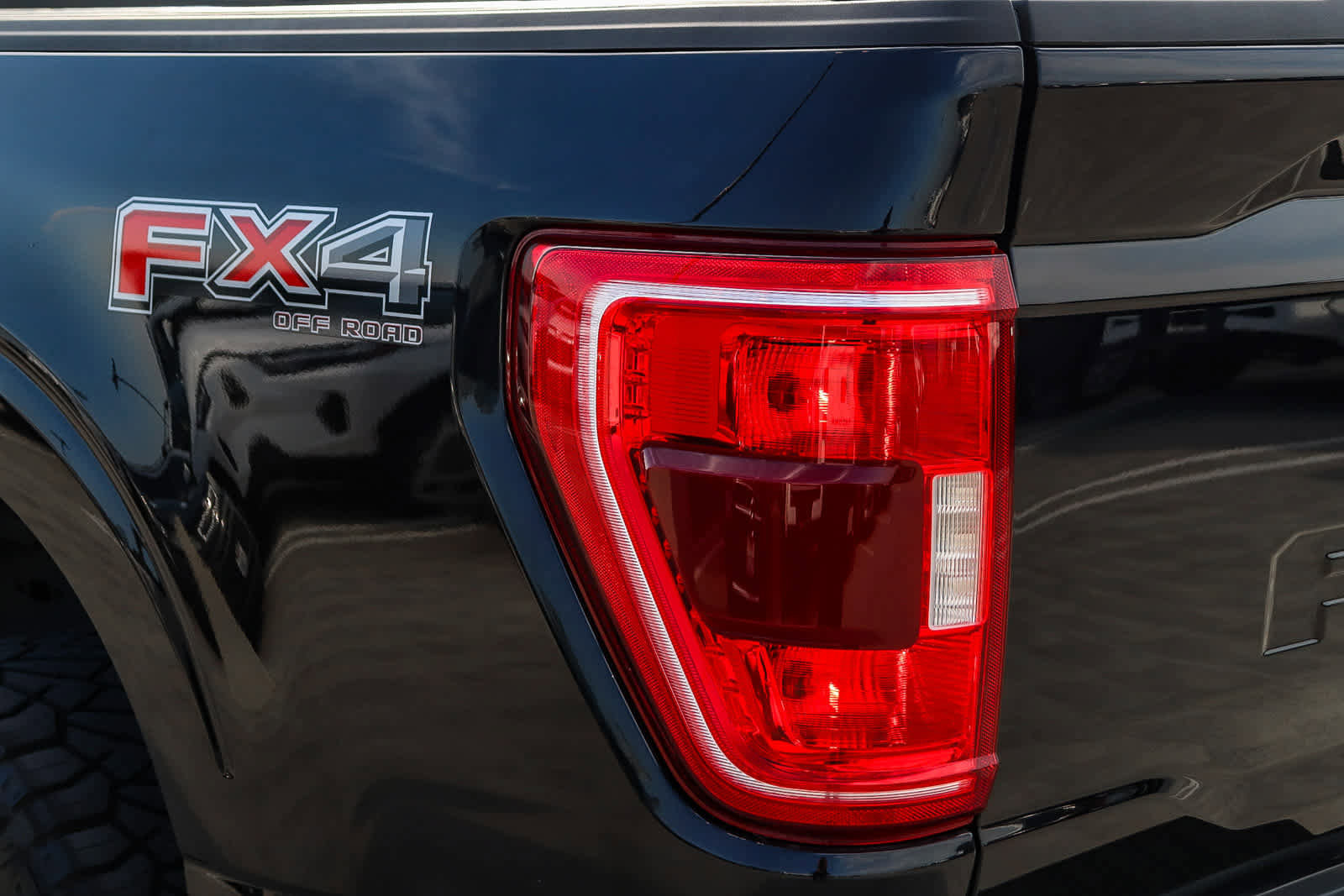 Used 2022 Ford F150 XLT w/ Equipment Group 302A High image 13