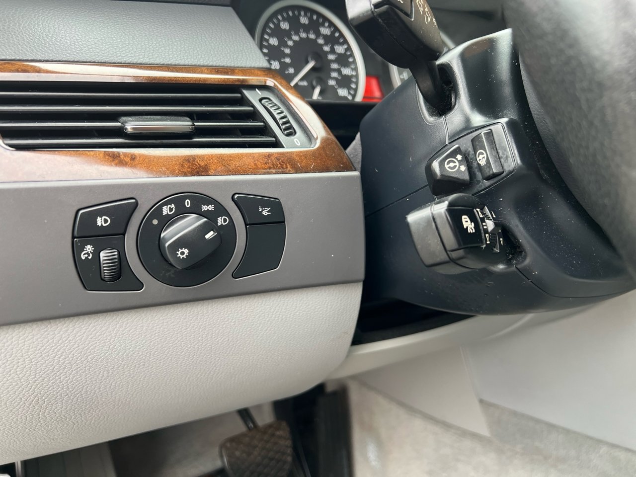 Used 2006 BMW 530xi Sedan image 37