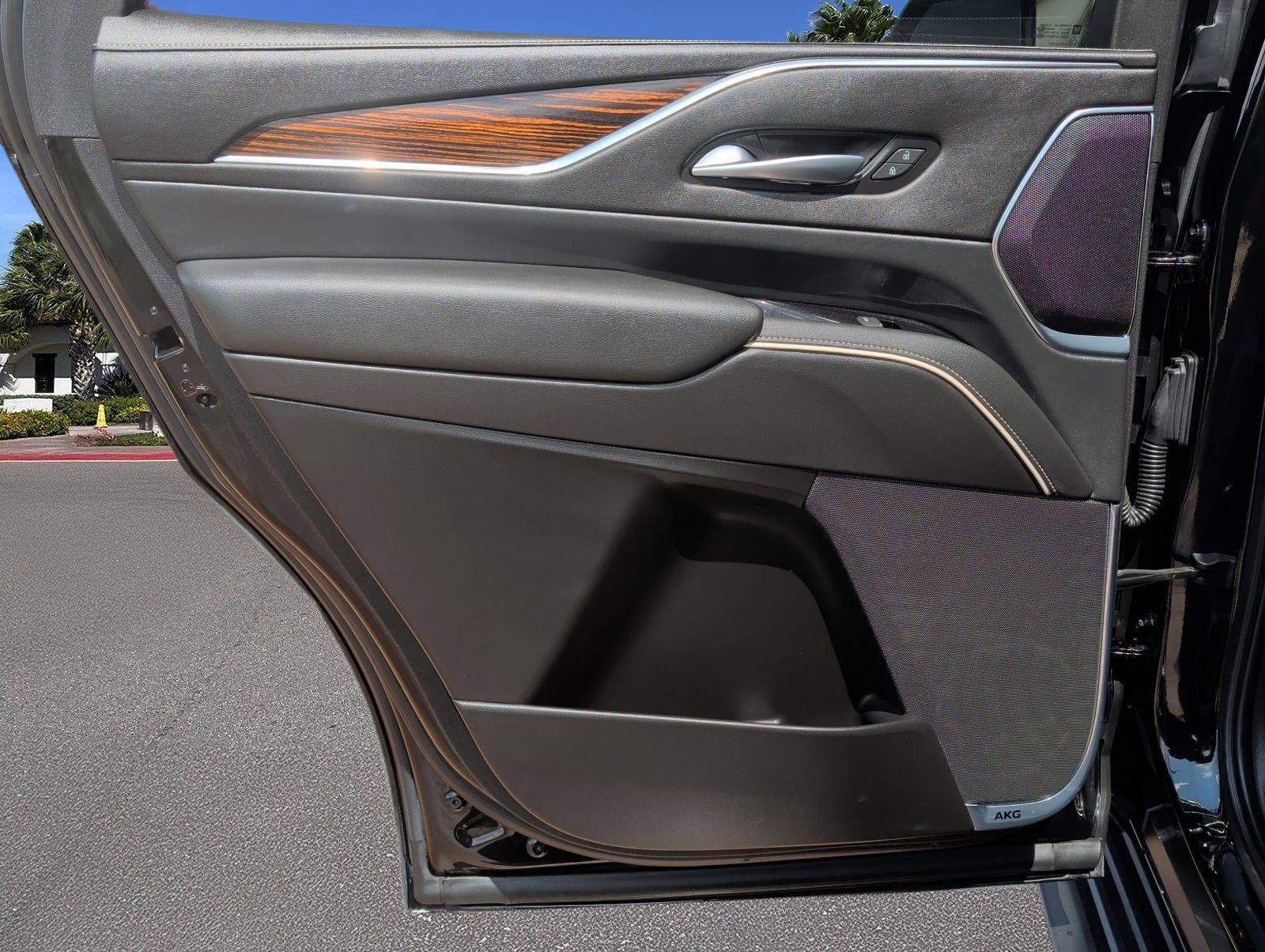 Used 2021 Cadillac Escalade Premium Luxury image 23