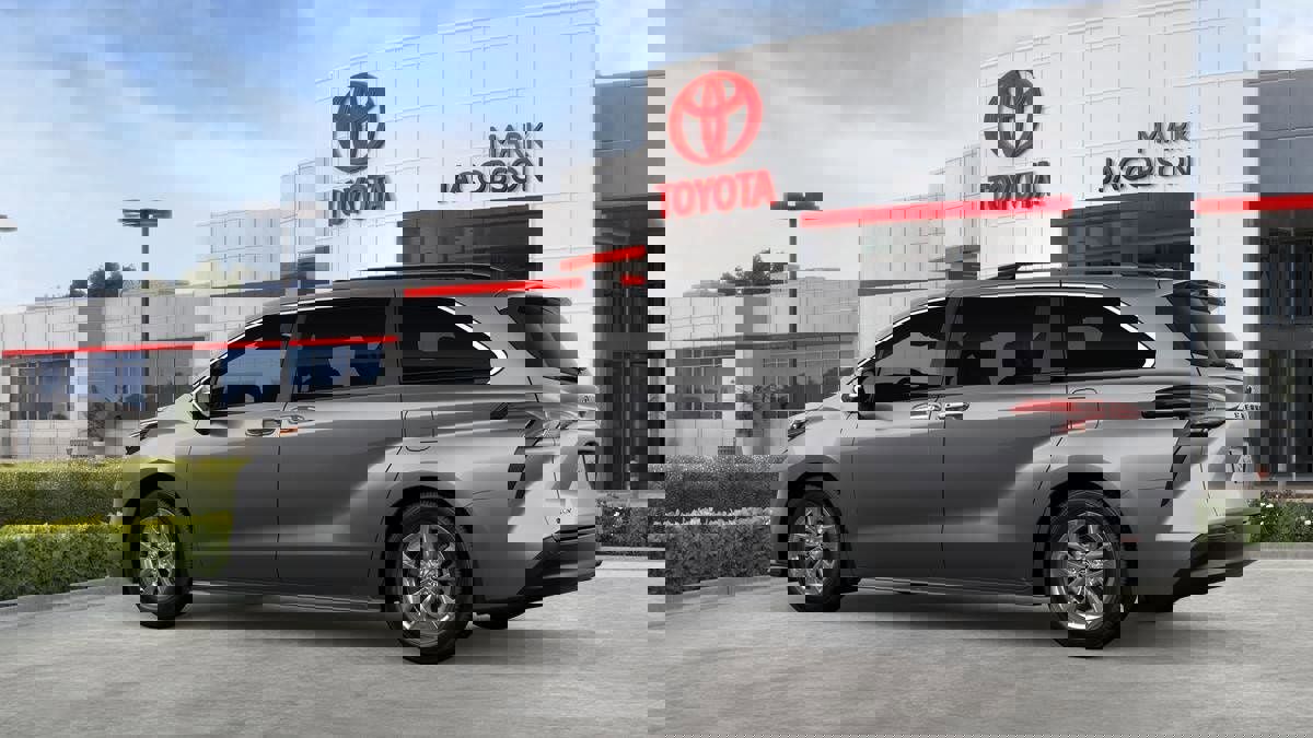 New 2026 Toyota Sienna XLE image 5