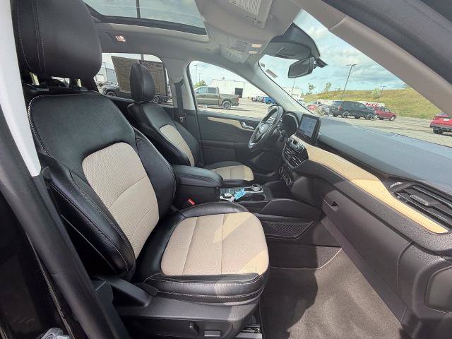 Certified 2022 Ford Escape Titanium w/ Titanium Elite Package AWD/4WD image 38