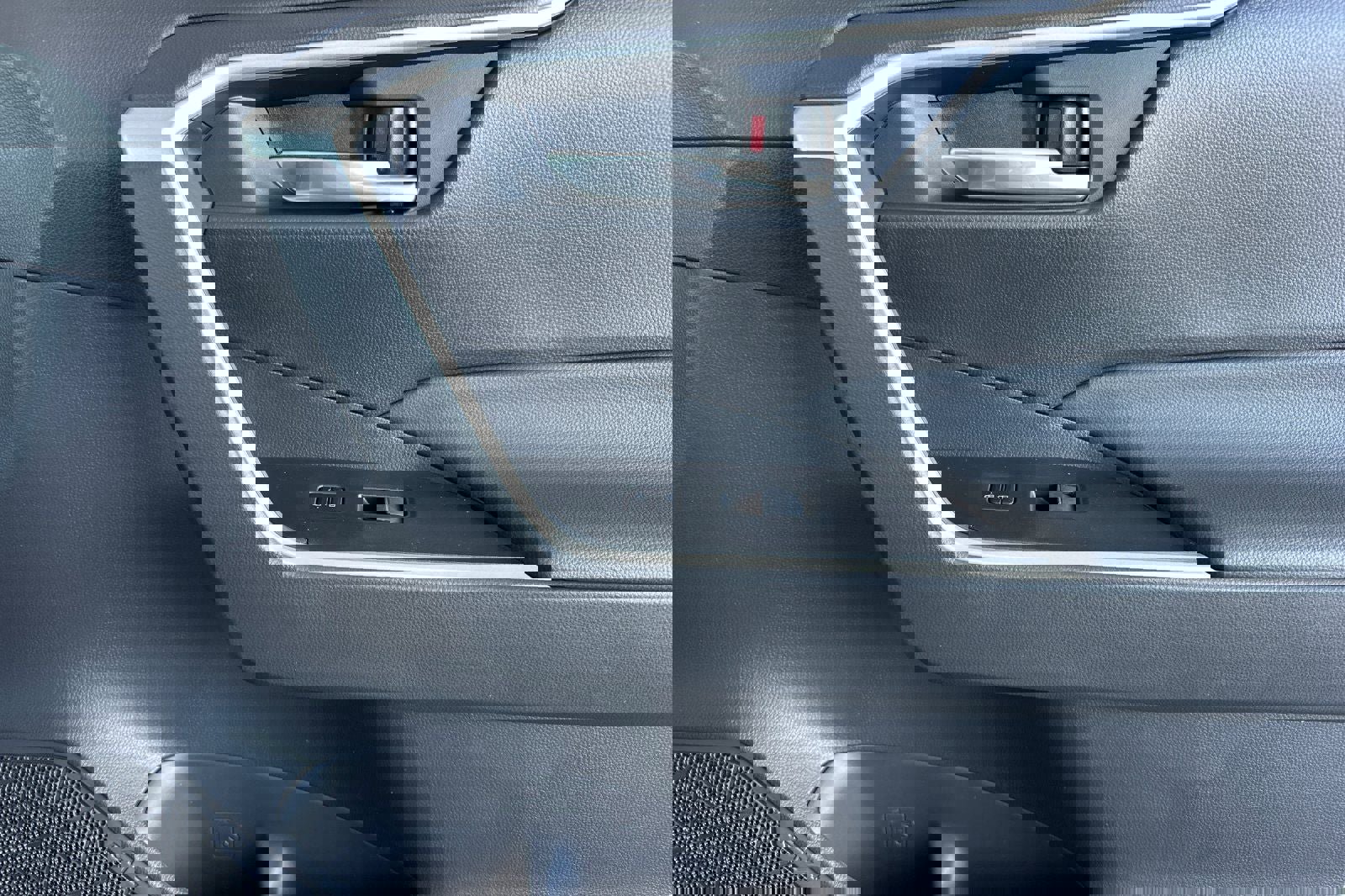 New 2025 Toyota RAV4 XLE image 21