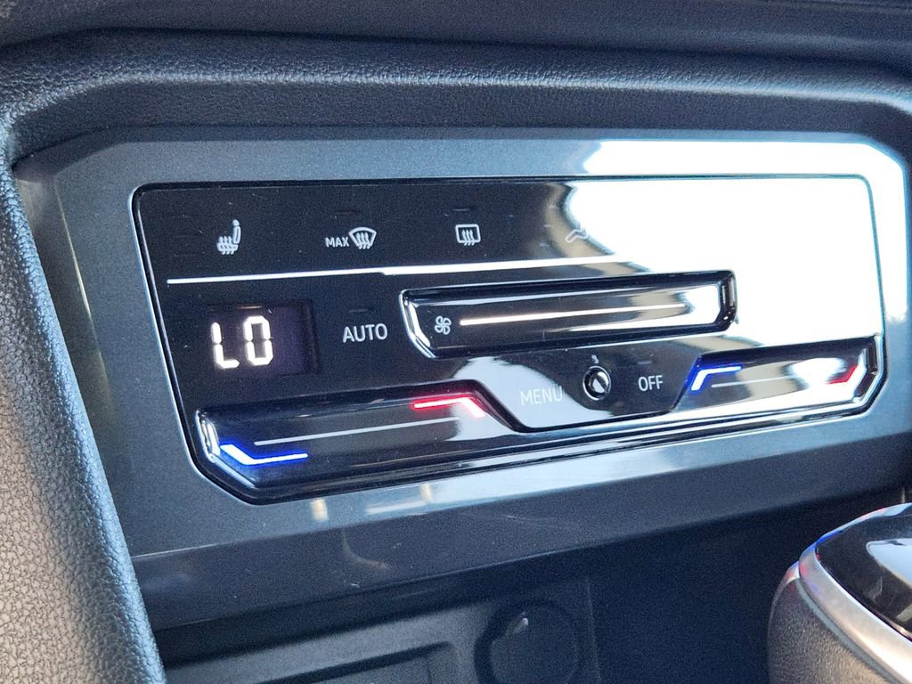 Used 2022 Volkswagen Tiguan SE R-Line image 13