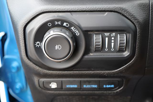 Used 2021 Jeep Wrangler Unlimited Sahara w/ Cold Weather Group image 17