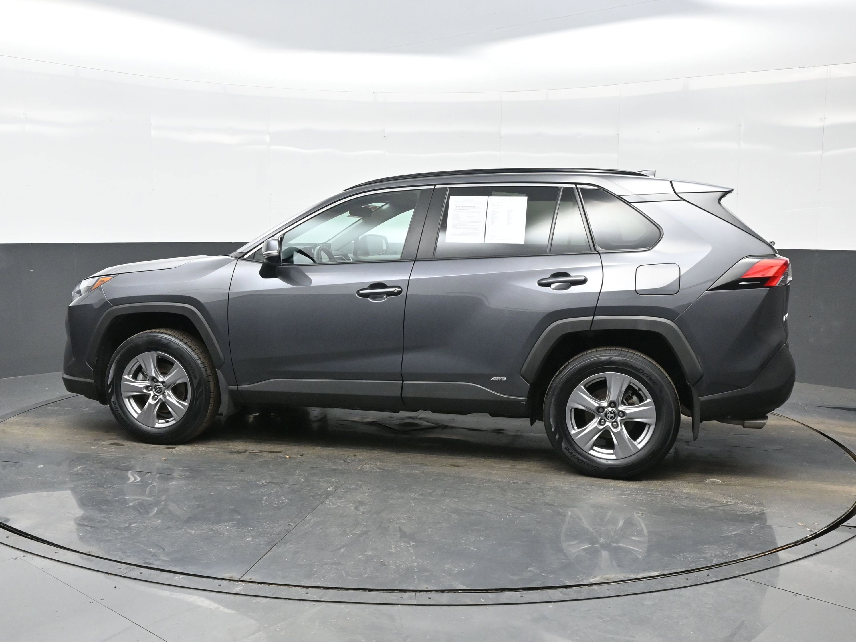 Used 2022 Toyota RAV4 XLE w/ Convenience Package image 3