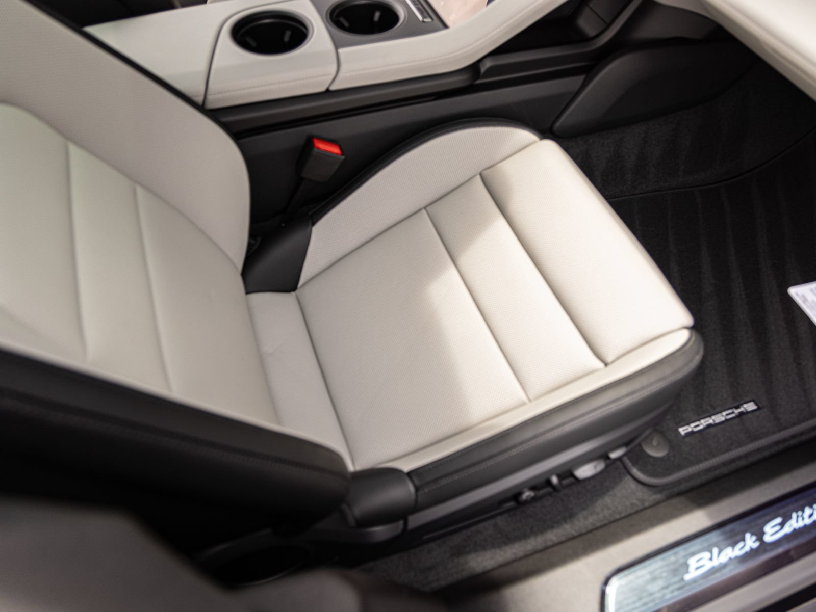 New 2026 Porsche Taycan AWD/4WD image 31