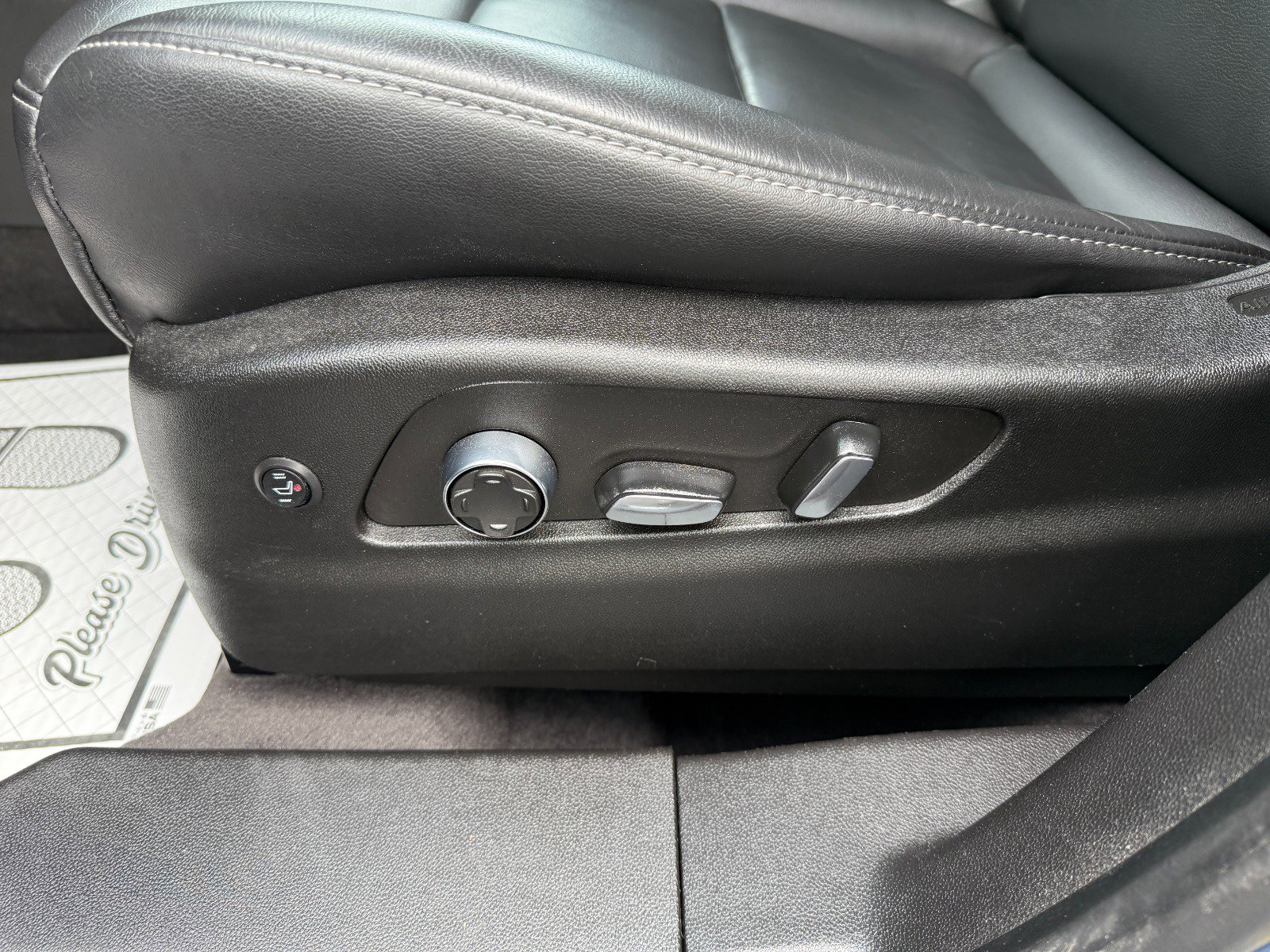 Used 2024 Cadillac XT4 Premium Luxury image 23