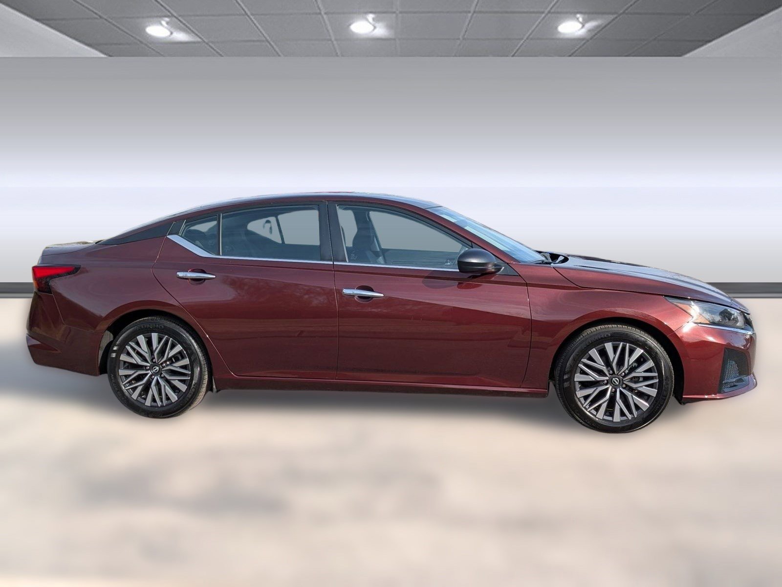 Used 2024 Nissan Altima 2.5 SV image 8