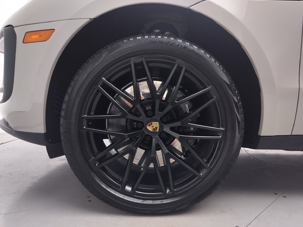 Certified 2023 Porsche Macan GTS AWD/4WD image 27
