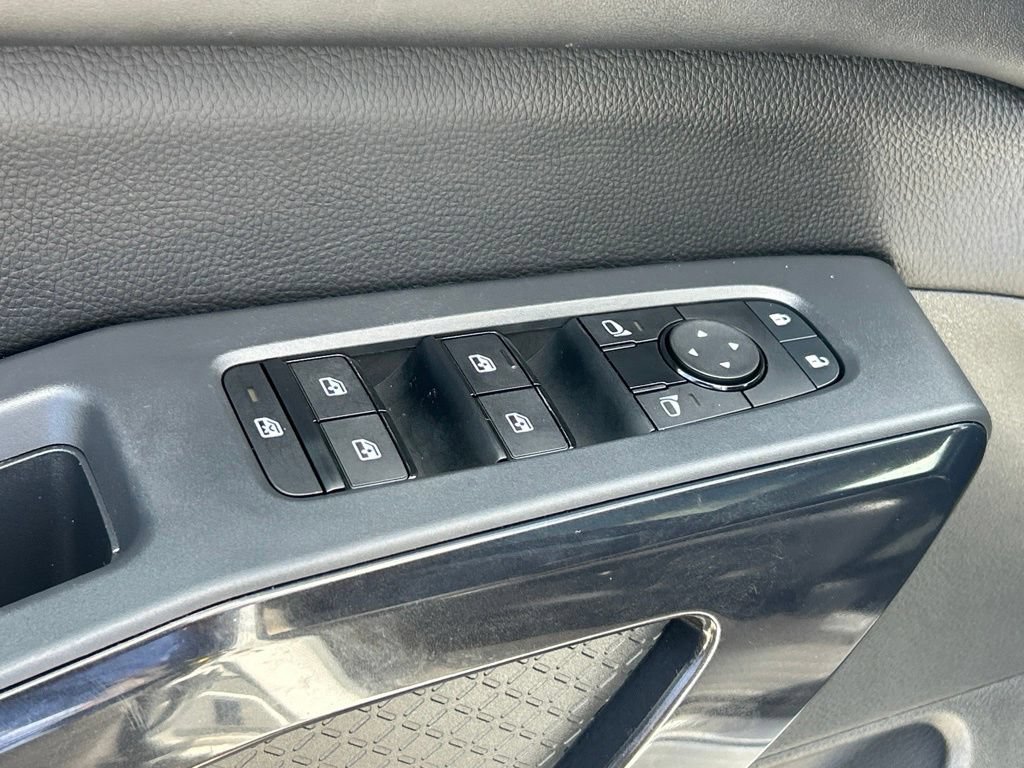 Certified 2025 Nissan Pathfinder SV w/ SV Premium Package FWD image 21