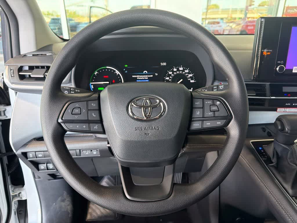 New 2026 Toyota Sienna LE FWD image 20
