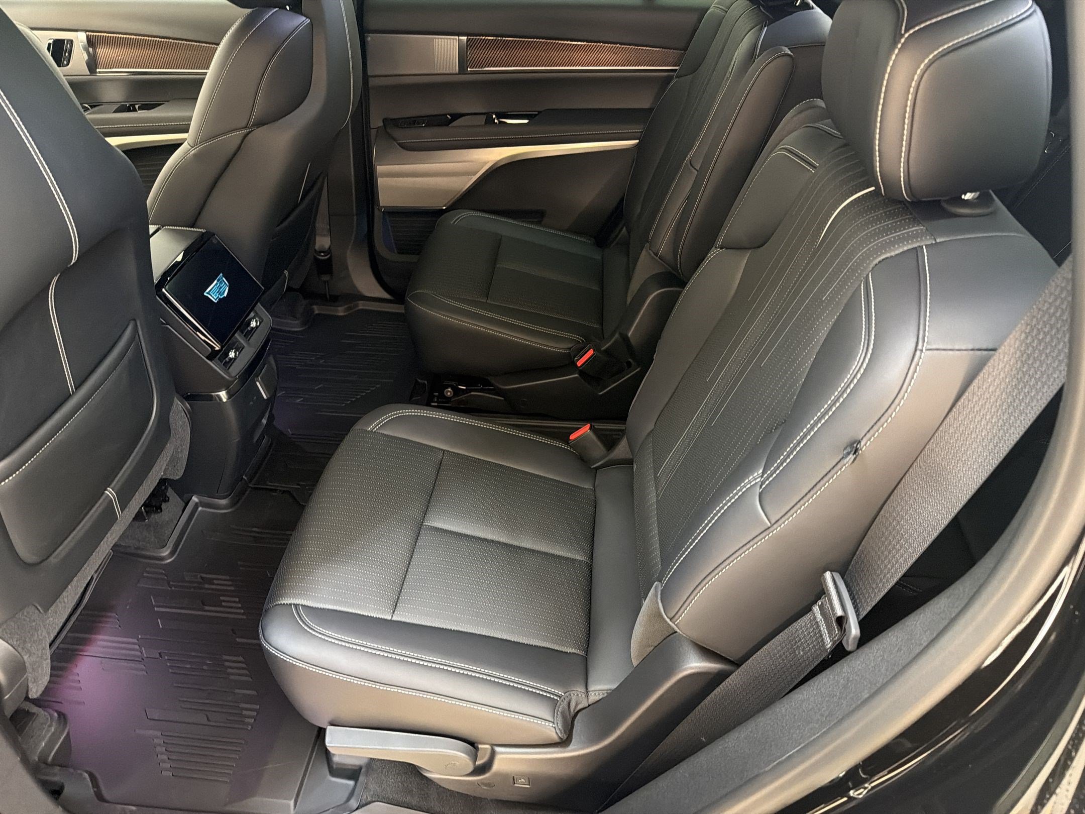 New 2027 Cadillac Vistiq Sport w/ LPO, Floor Liner Package AWD/4WD image 22