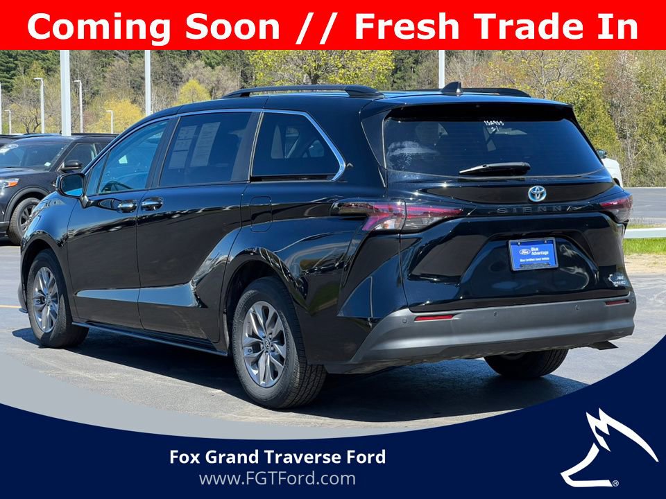 Used 2023 Toyota Sienna XLE FWD image 38
