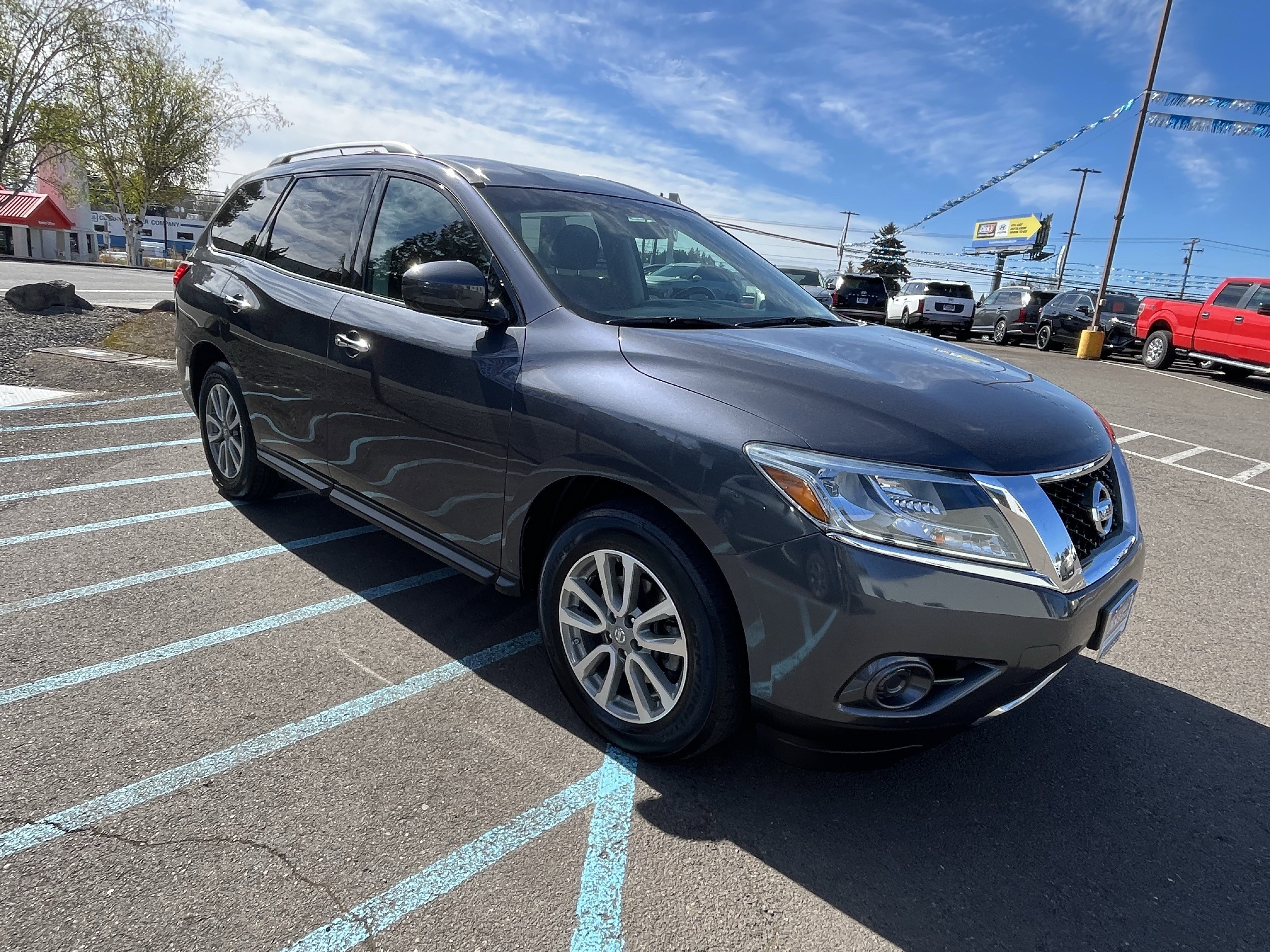 Used 2014 Nissan Pathfinder SV image 7