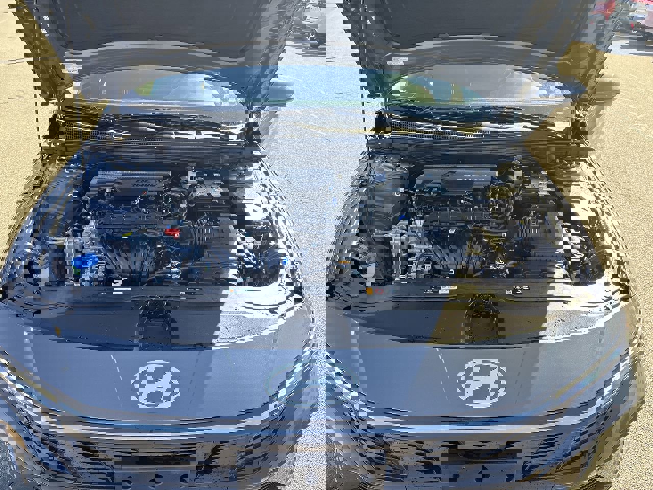 Used 2024 Hyundai Elantra SEL FWD image 11