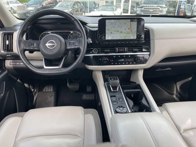 Used 2024 Nissan Pathfinder SL AWD/4WD image 17