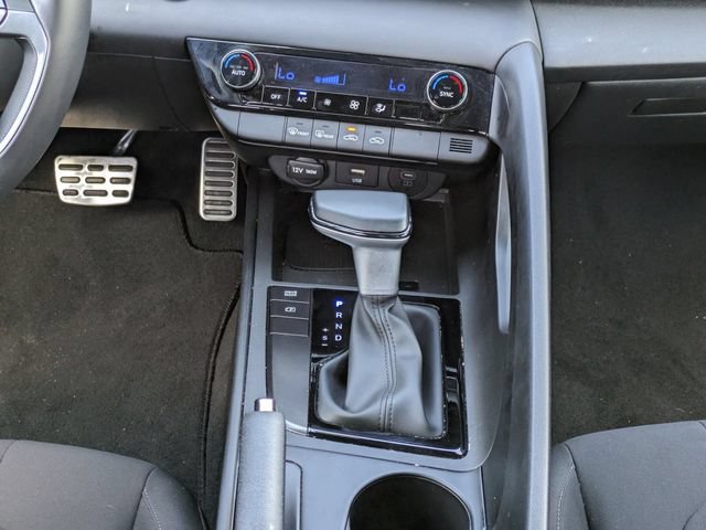 Used 2025 Hyundai Elantra Sport FWD image 18