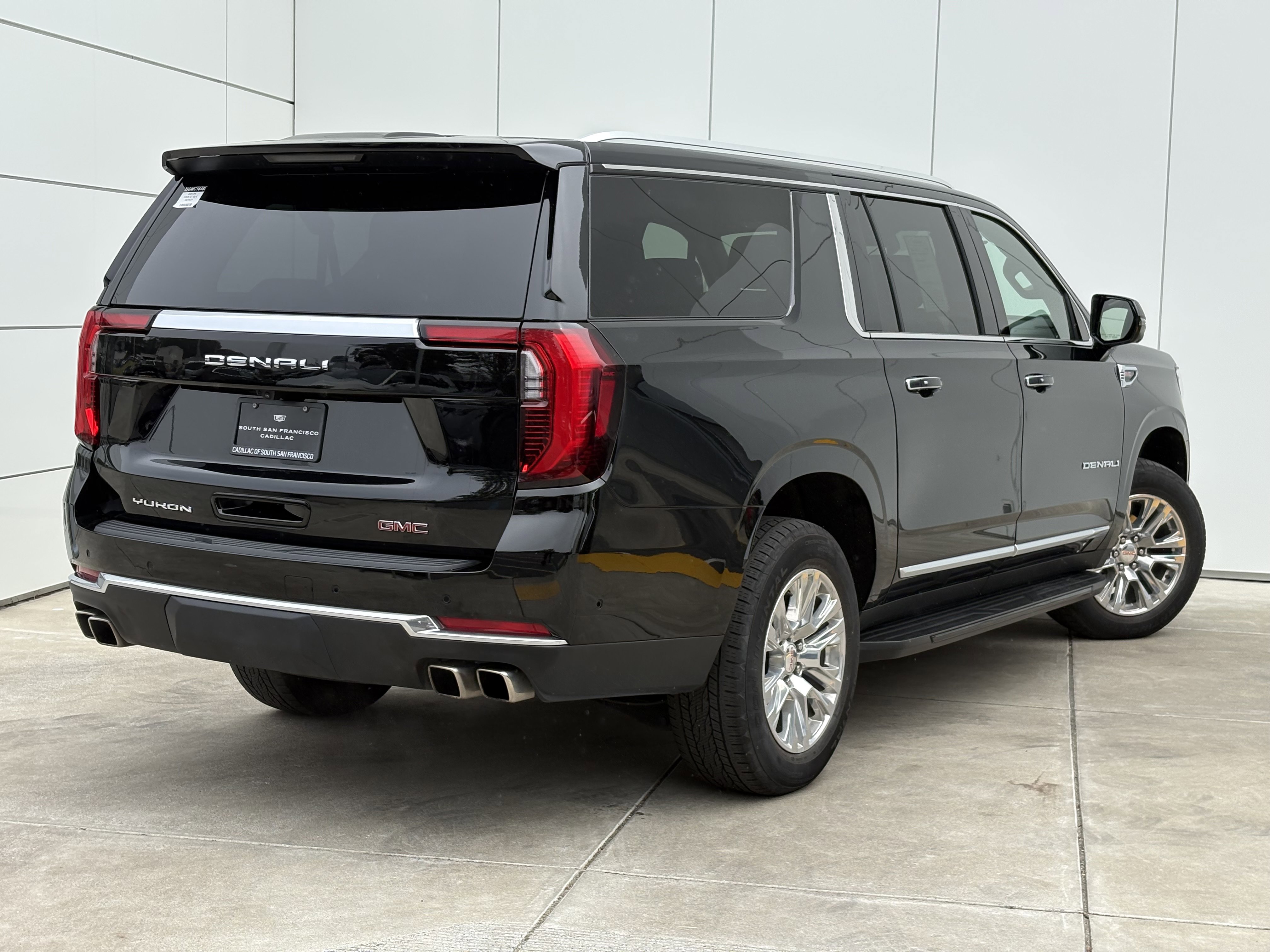 Used 2025 GMC Yukon XL Denali AWD/4WD image 6