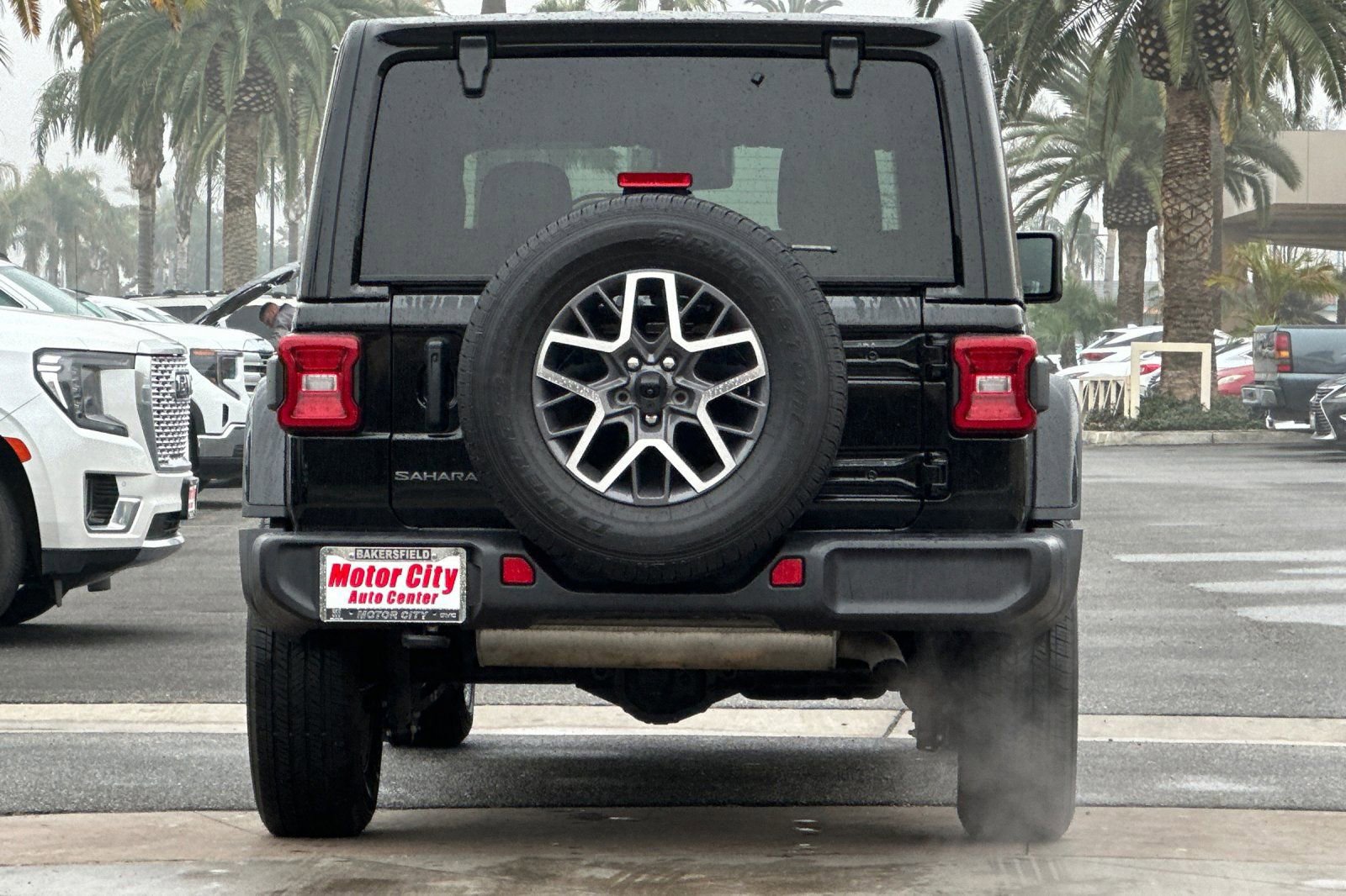 Used 2025 Jeep Wrangler Sahara image 5