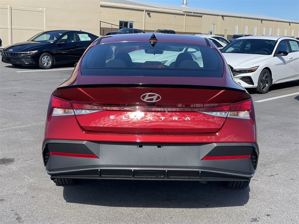 New 2025 Hyundai Elantra Sport image 11