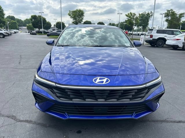 Used 2025 Hyundai Elantra SEL FWD image 2