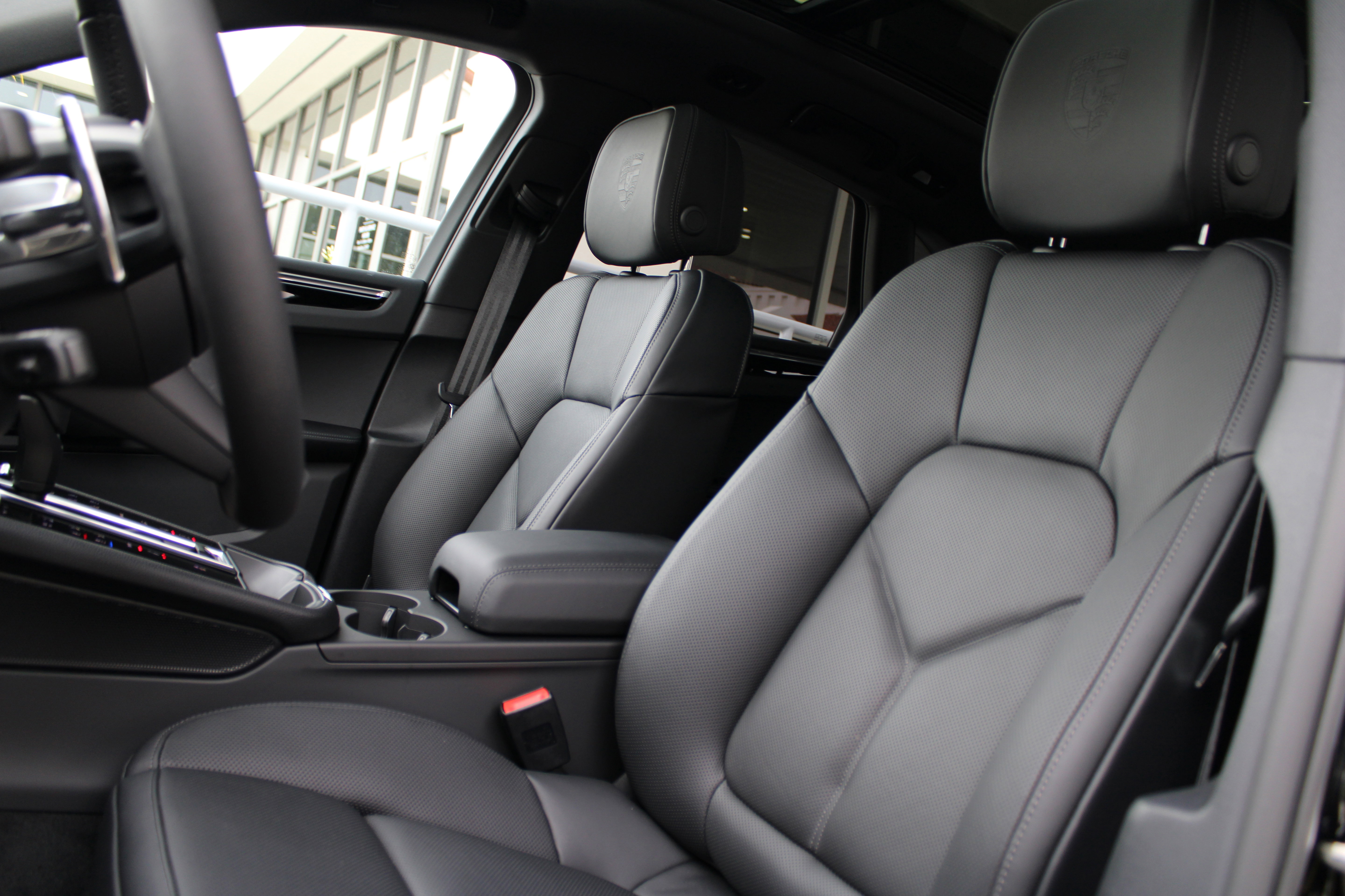 New 2025 Porsche Macan image 5