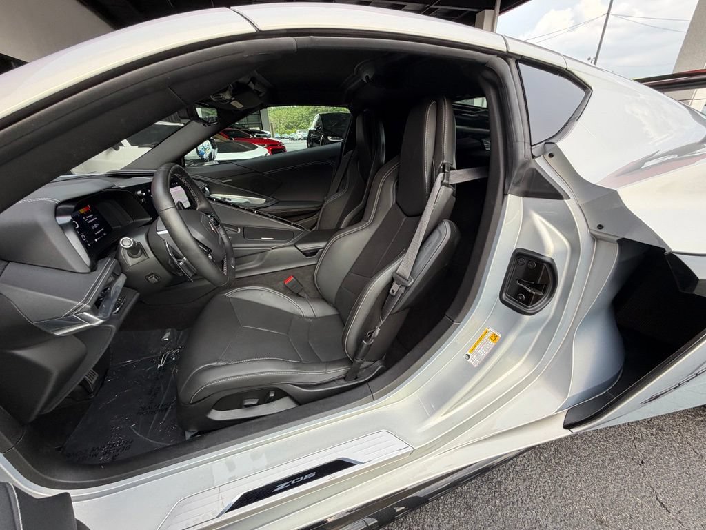 Used 2024 Chevrolet Corvette Z06 RWD image 32