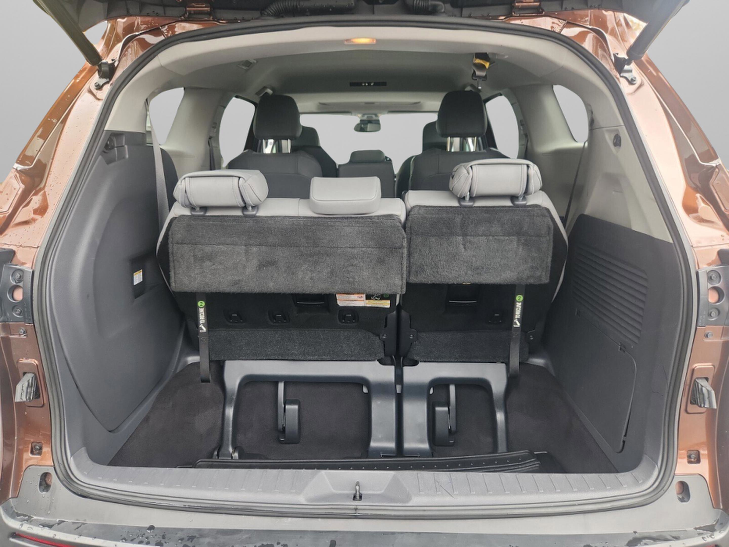Used 2021 Toyota Sienna XLE FWD image 28