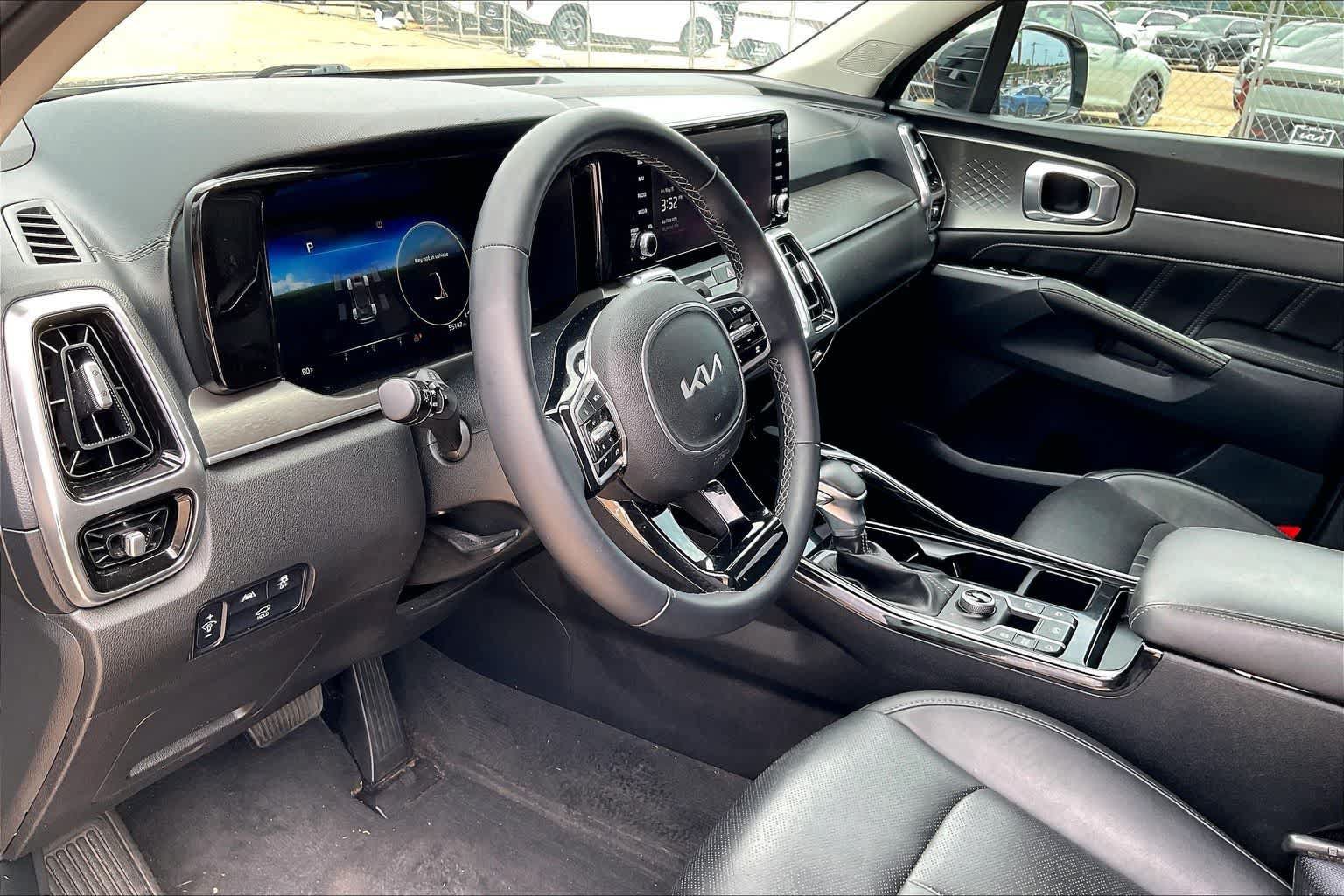 Certified 2023 Kia Sorento SX AWD/4WD image 2