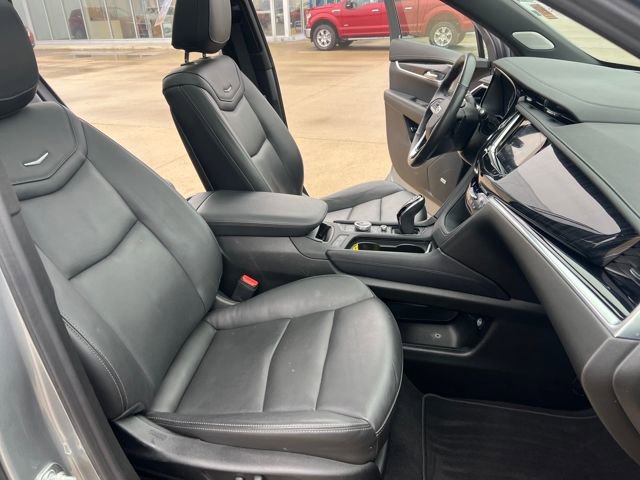 Used 2025 Cadillac XT6 Premium Luxury image 17