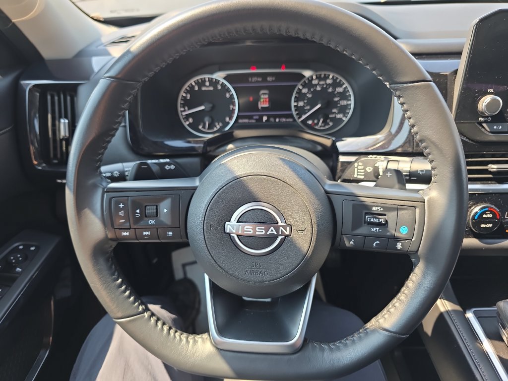 Used 2024 Nissan Pathfinder SV AWD/4WD image 16