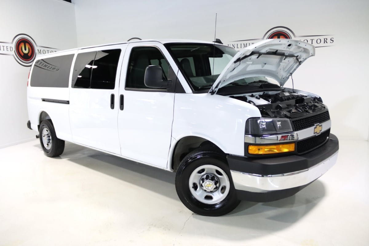 Used 2025 Chevrolet Express 3500 LT w/ LT Preferred Equipment Group RWD image 27