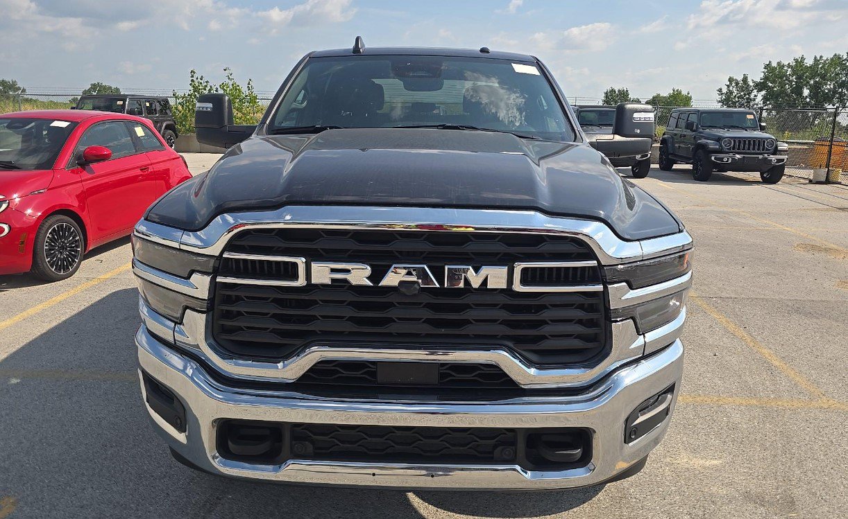 Used 2025 RAM 2500 Big Horn AWD/4WD image 3
