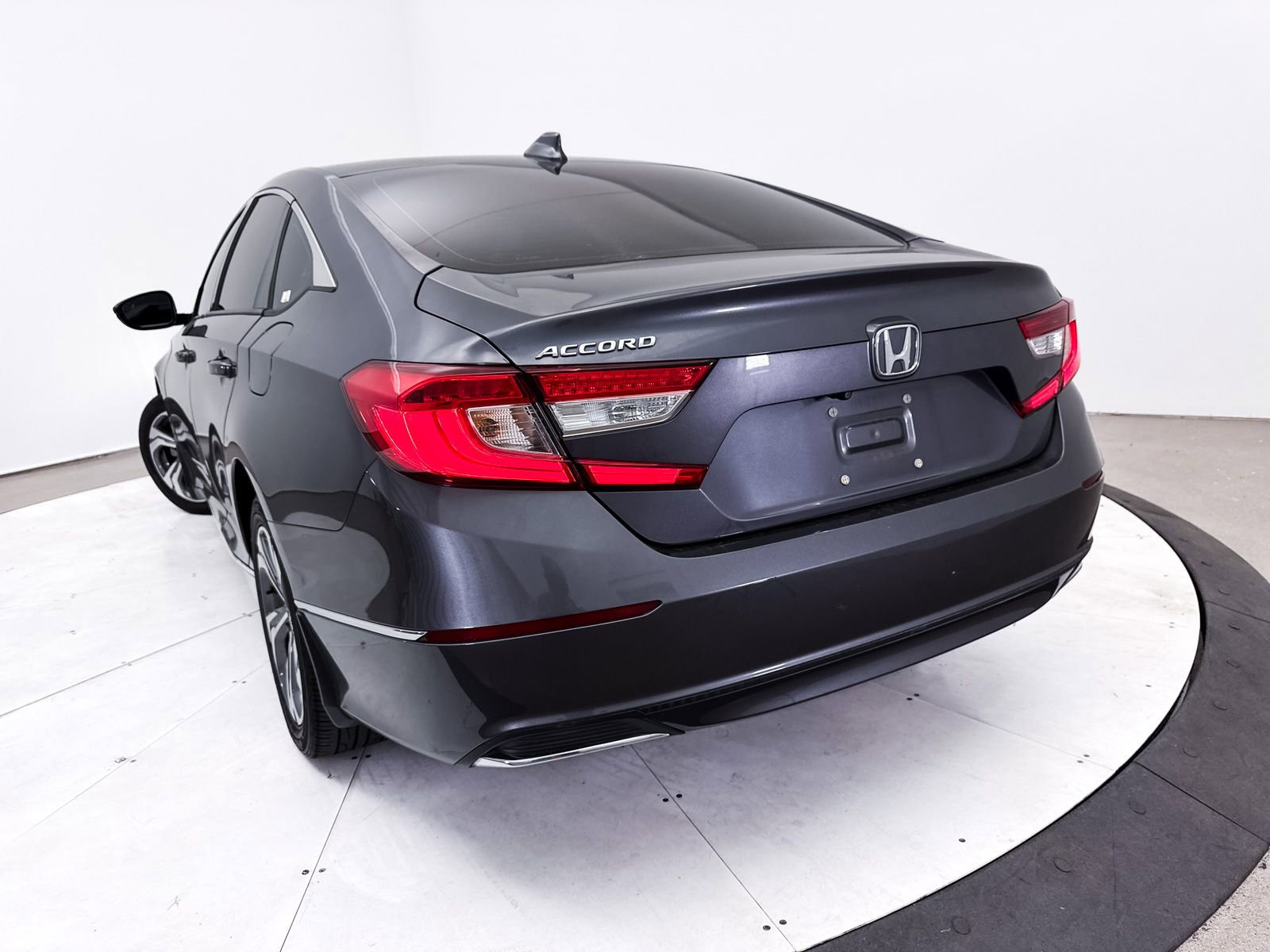 Used 2018 Honda Accord EX-L image 7