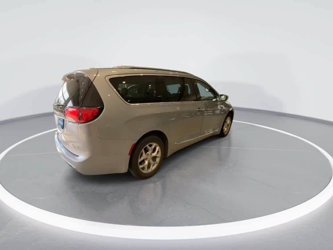 Used 2018 Chrysler Pacifica Limited FWD image 8