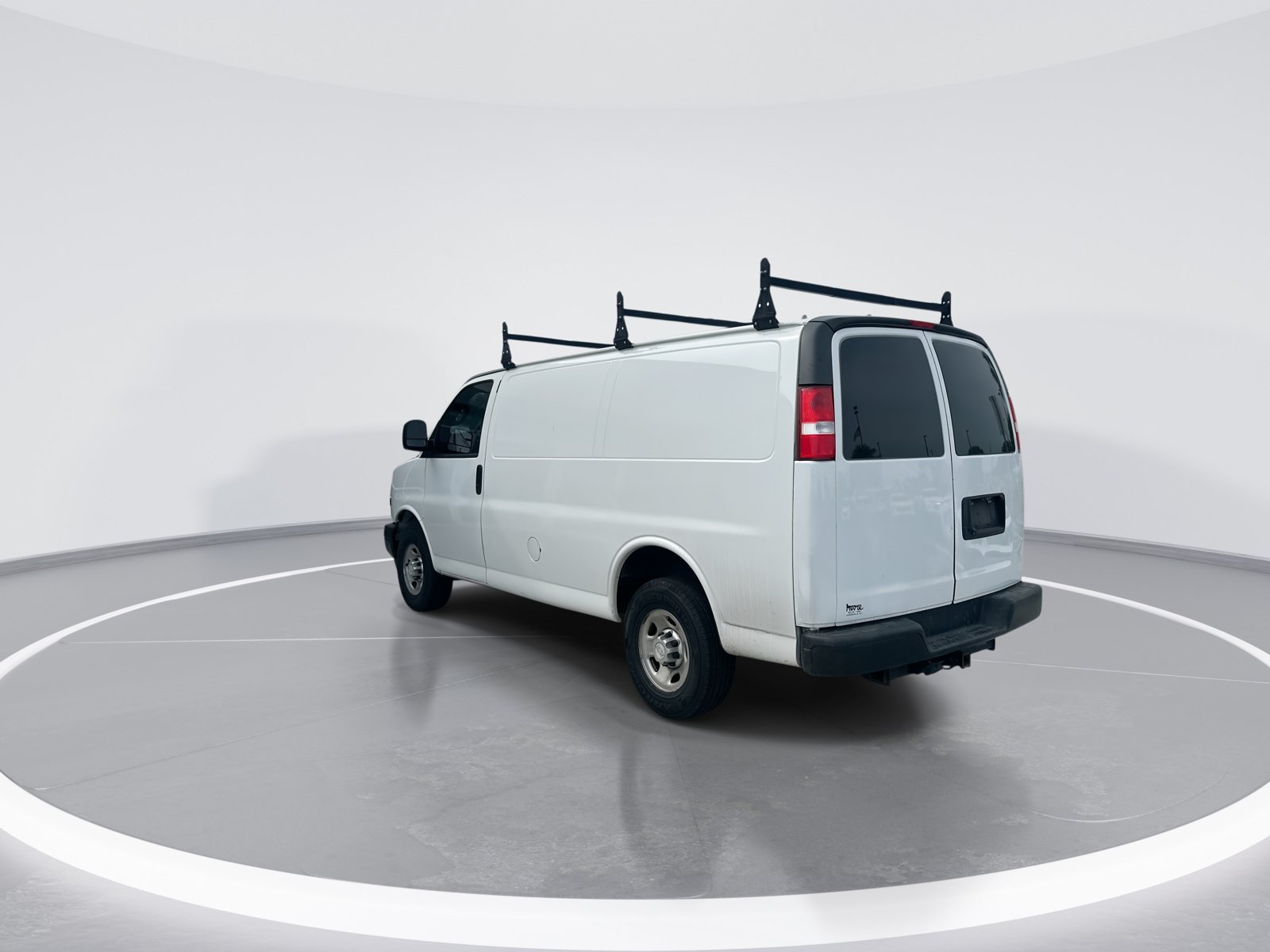 Used 2018 Chevrolet Express 2500 RWD image 7