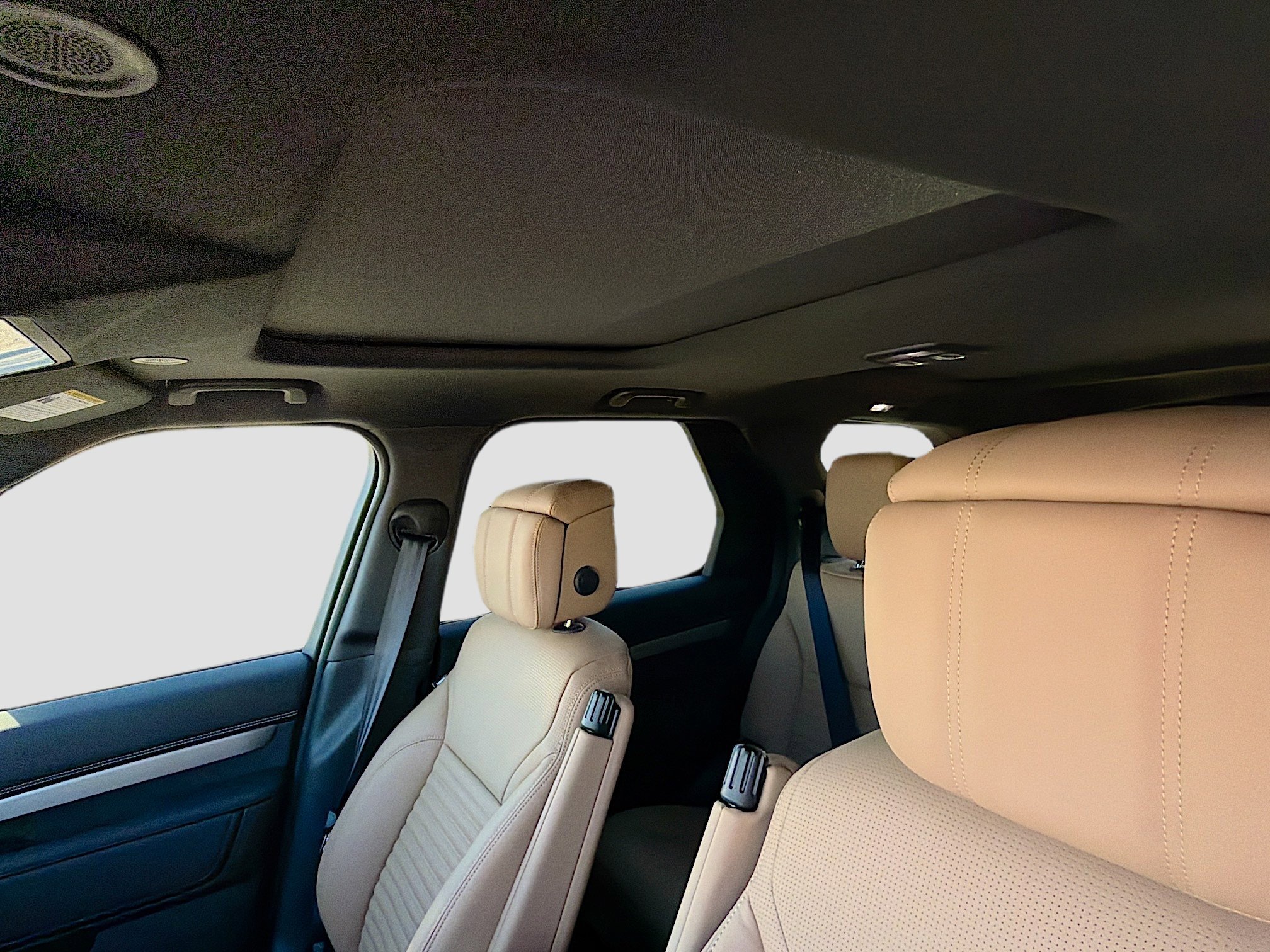 New 2026 Land Rover Discovery Dynamic SE image 27